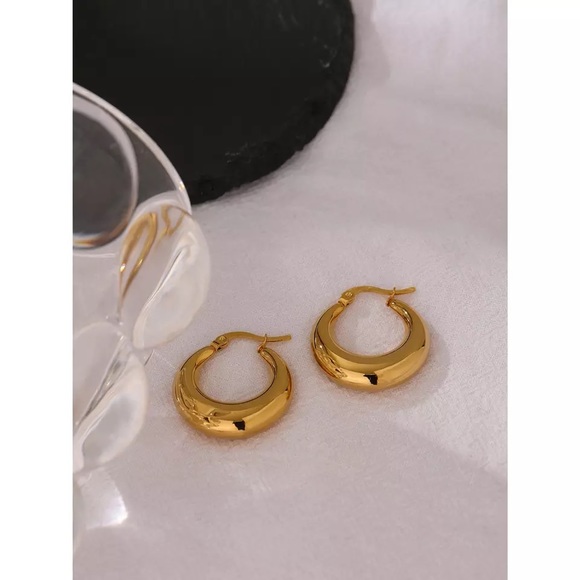 Vintage Geometric Round Gold Hoop Earrings - Picture 3 of 5
